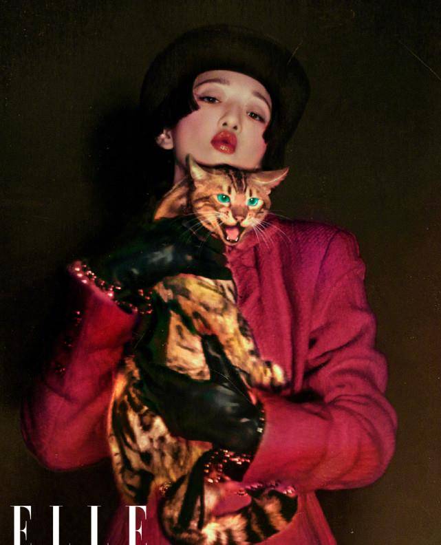 周迅拍摄红色时尚大片红发红唇演绎复古摩登风格百变又酷又美