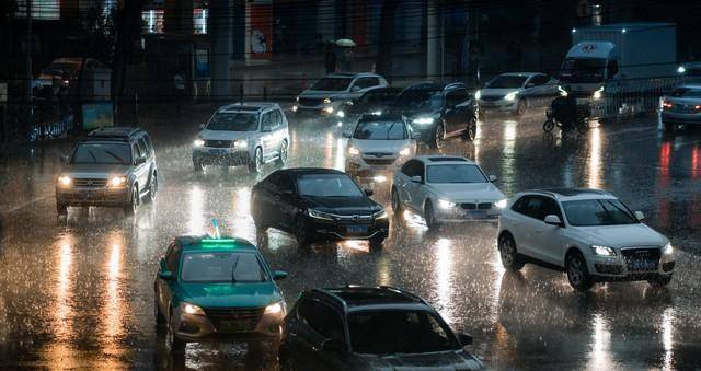 风暴预警广东这些地方将遭暴雨狂袭城市防线面临考验