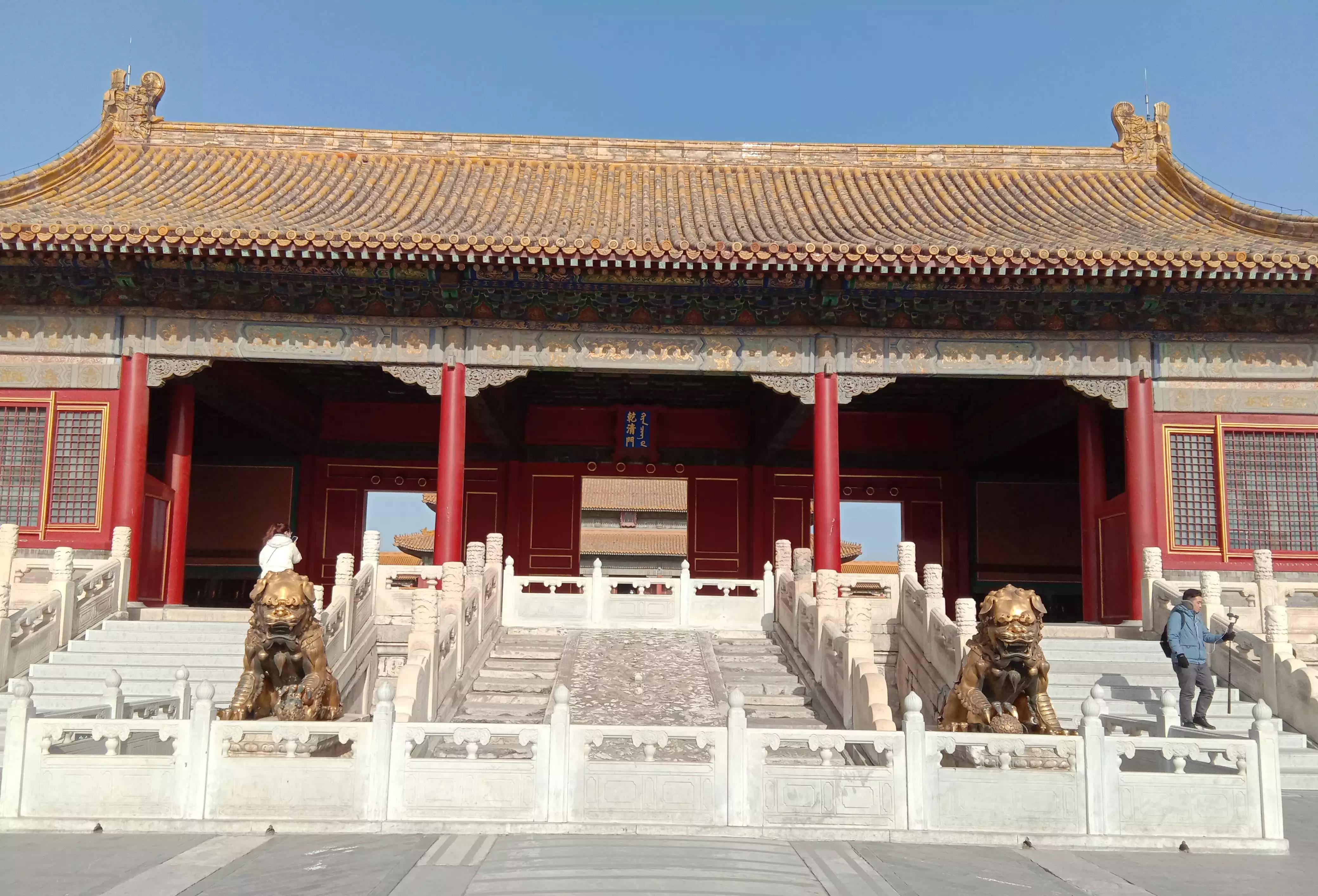 乾清门我从宁寿宫出来后,看了下珍妃井,又粗略看了东六宫,就直奔乾清