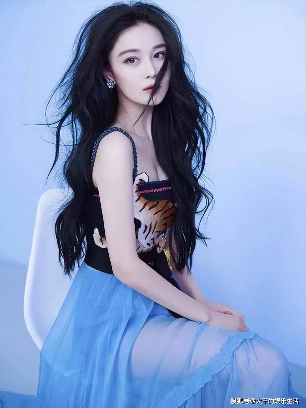 简直就是人生赢家的典范!现在的张馨予,真的是焕然一新啊!