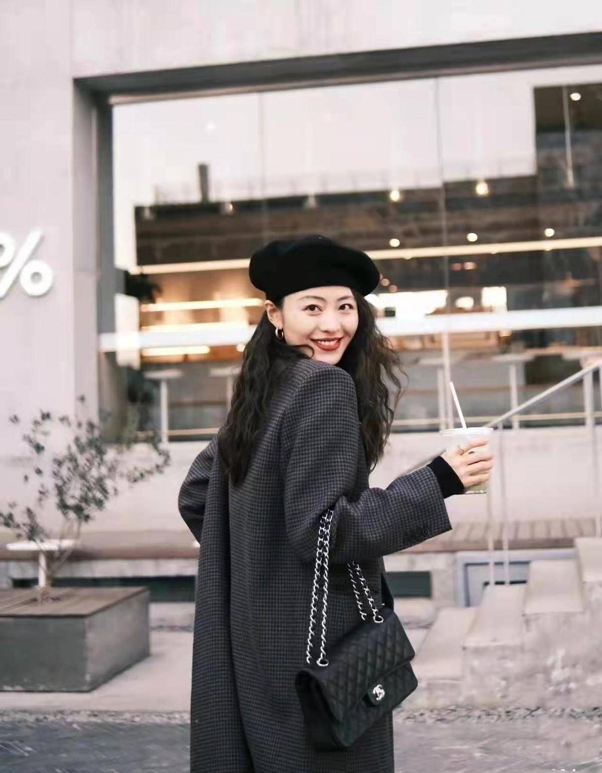 高领毛衣"太高级了,保暖又显气质,适合30,40岁的女人_穿着_造型_黑色