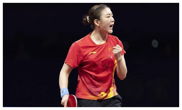 女双比赛中,陈梦/王曼昱对阵我们香港组合朱成竹/吴咏琳,经过激战以3