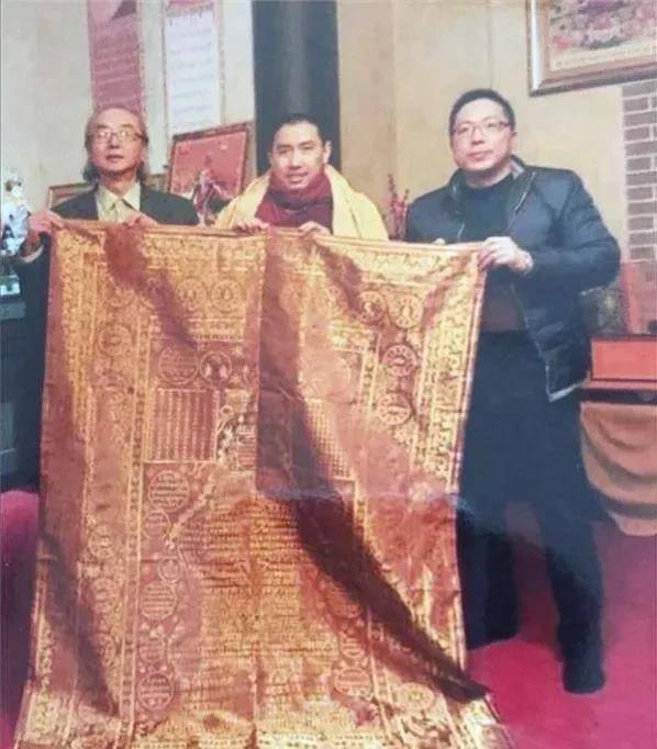 作为一个对佛家和清朝用品极其了解的人物,弘道法师的话让秦先生兴奋