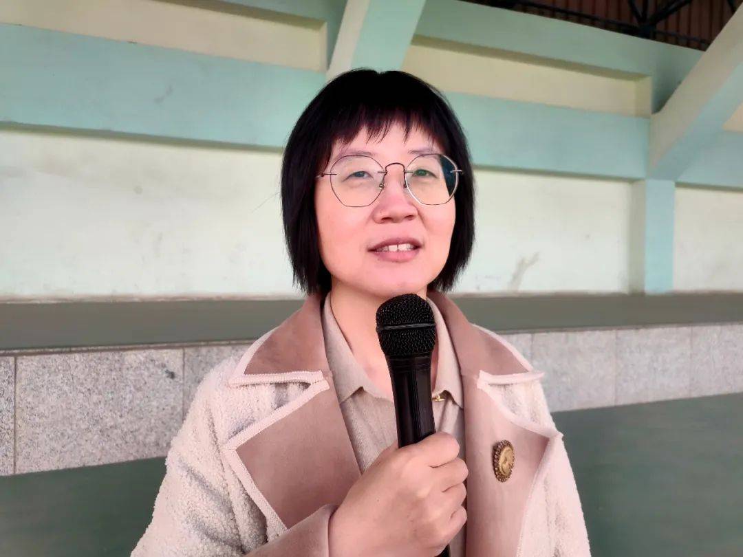 忻州二中举行"践行三爱三节,争做祖国栋梁"主题升旗仪式