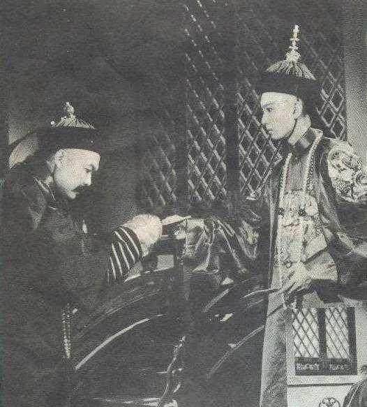 父亲醇亲王奕譞,生母叶赫那拉·婉贞为慈禧皇太后亲妹.在位三十四年.