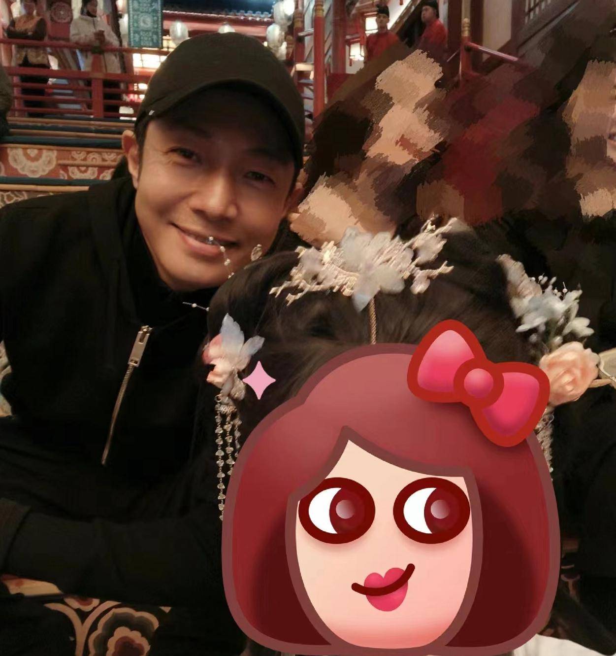 原创撒贝宁3月19日被曝游西安妻子贵妃造型超美龙凤胎儿女好可爱