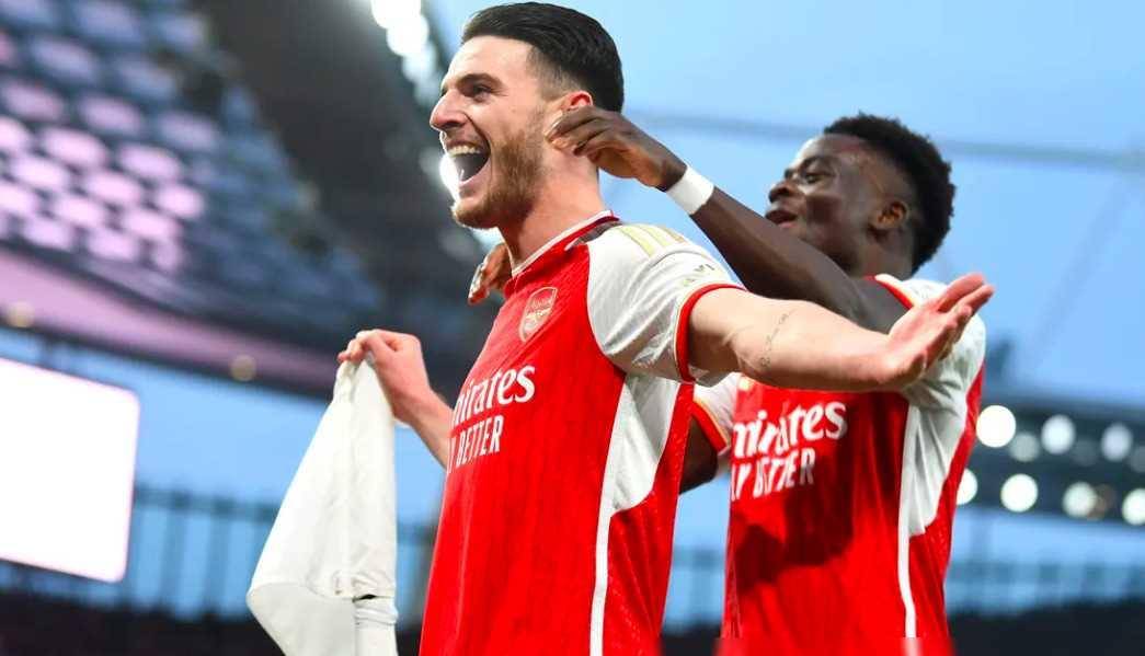 在比分落后的情况下,他们展现出了顽强的斗志,就像是一群顽童拿起水