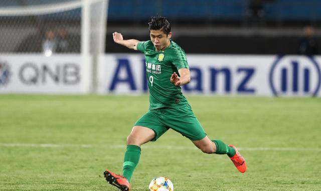 特别是王振澳,本赛季在上海海港队已经稳坐主力右后卫位置,展现出色