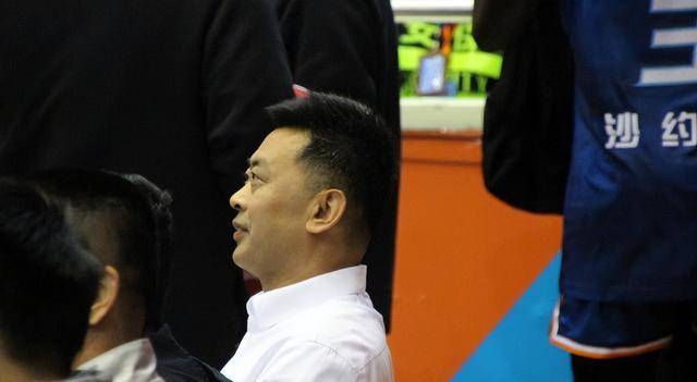 原创cba最新动态黎伊扬赛季报销新疆老臣转战nbl山东新老总上任