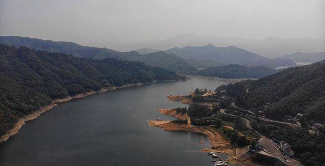 原创安徽佛子岭水库被誉为新中国第一坝如今是中国工业遗产之一