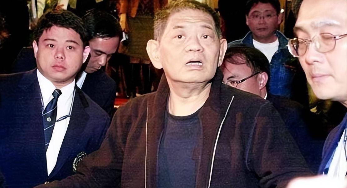 丑男黄任中:赚56亿花20亿泡妞,给儿子留下26亿巨债后凄惨离世_黄少谷