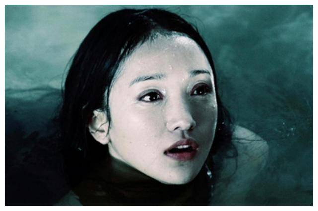 周迅50岁的丁克一生惊人转变成为人生赢家