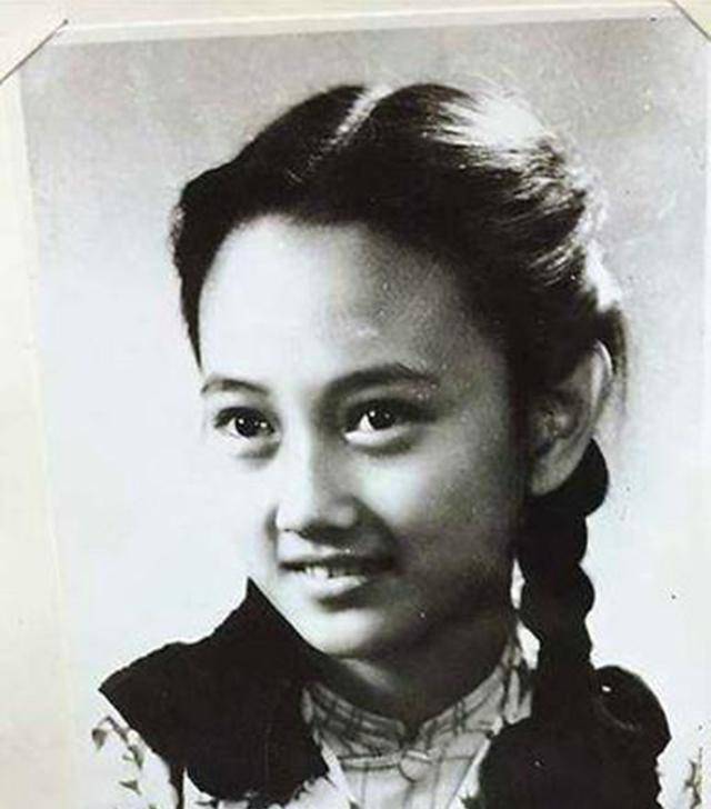 原创八一电影厂第1任女厂长59岁被授予少将曾是一代人心中的女神