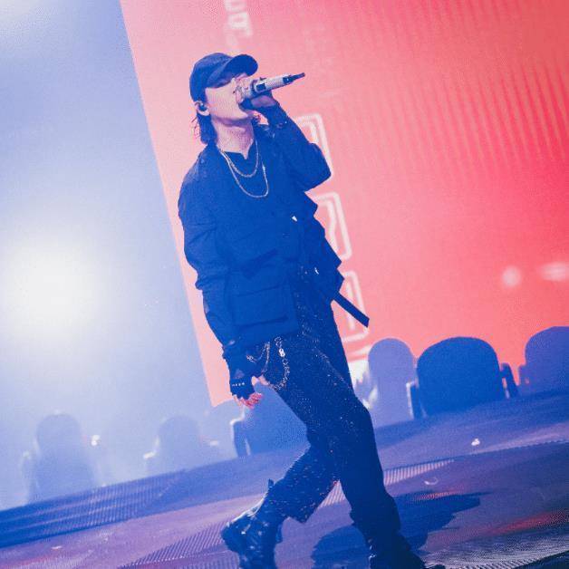 其实tt谢锐韬的身材还是挺瘦的,所以很多衣服完全是可以驾驭得好的.