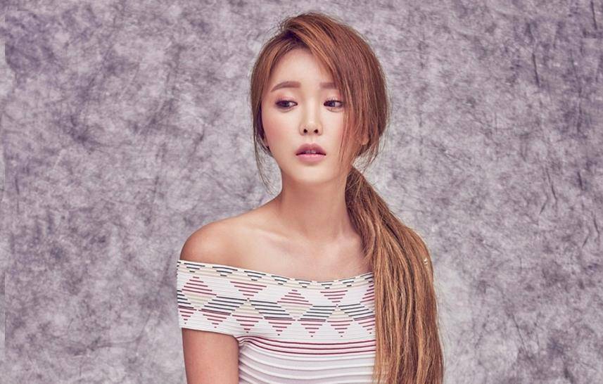 洪真英被称为"活动女王",平均每年举办300多场活动,她发行了多首热门