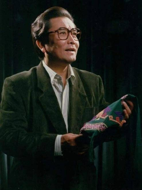 陆敬业著名的沪剧表演艺术家,国家一级演员.他