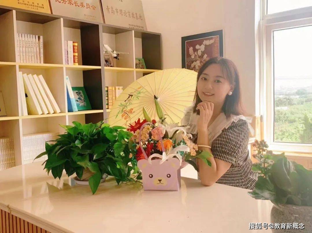 杨老师热爱教育事业,她认为:把每一件平凡的事做好,就是不平凡;把每一