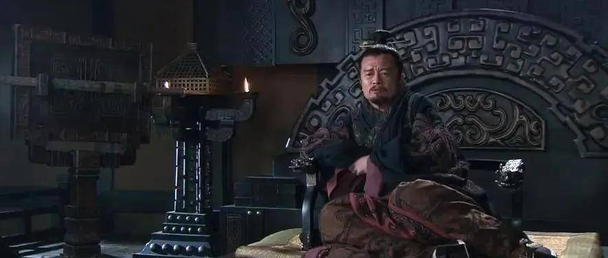 嘴上没毛办事不牢袁绍第一招就涉嫌大逆不道