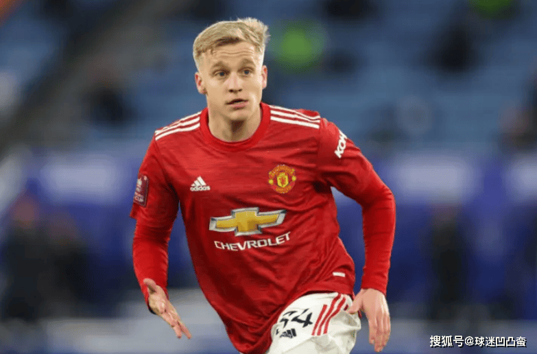 曼联租借德甲的两大天才可以套现一人,范德贝克大概率被退货_桑乔