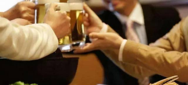 原创中国白酒界2高手张政在酒桌喝死8人张瑞用铁链锁自己戒酒