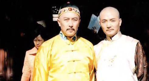 众所周知,这部戏让唐国强更红,让焦晃,王绘春,杜志国,王辉,杜雨露名气