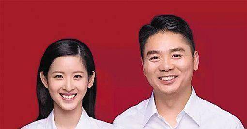 原创章泽天现身街头秀筷子腿手臂瘦出婴儿感被曝豪宅内部像宫殿