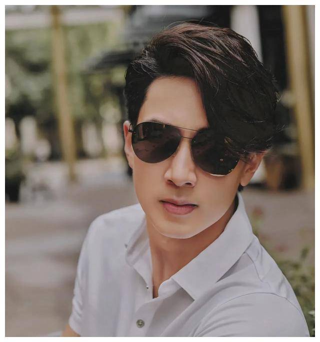 好男人像吴尊娱乐圈稀有风采魅力无限顾家有方