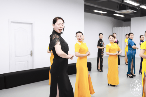 簕杜鹃艺术传媒第2期《与"旗"相约》沙龙课完美收官!_旗袍_文化_中国