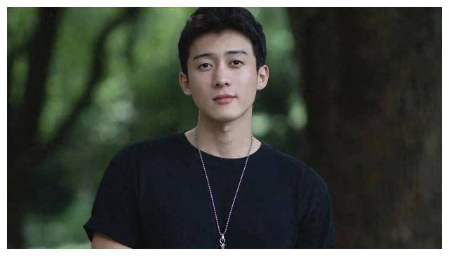 身高180,肌肉线条紧致,颜值爆表!这哪有什么妹子能够抵挡住啊?