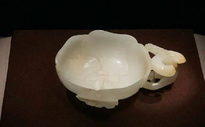 欢迎走进山东的《百花春景图》_杏花_牡丹_文物