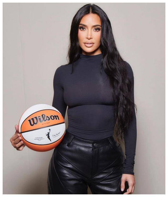 奢靡的好莱坞,飞机当代步,10位明星造成严重污染,霉霉又是第一_卡戴珊