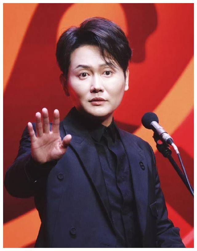 德云社孟鹤堂专场绽放热情投身微电影当红演员抖不停