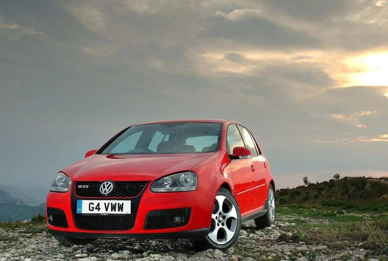 第五代高尔夫gti从大众集团高尔夫车型团队的"套路"来看,每逢换代其更