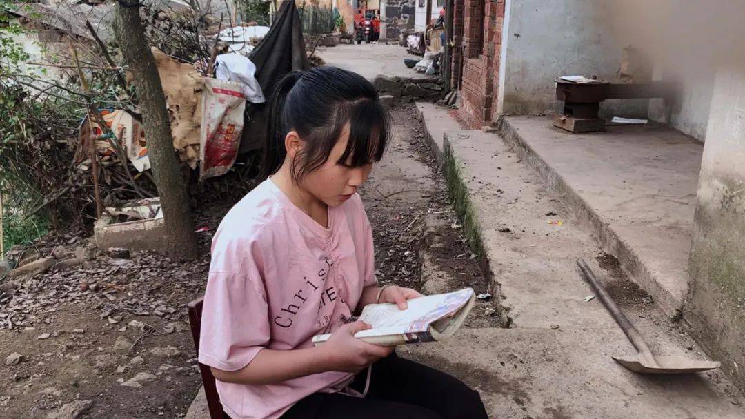 原创想起爸爸吃过的苦我就有用不完的劲13岁女孩懂事得让人心疼