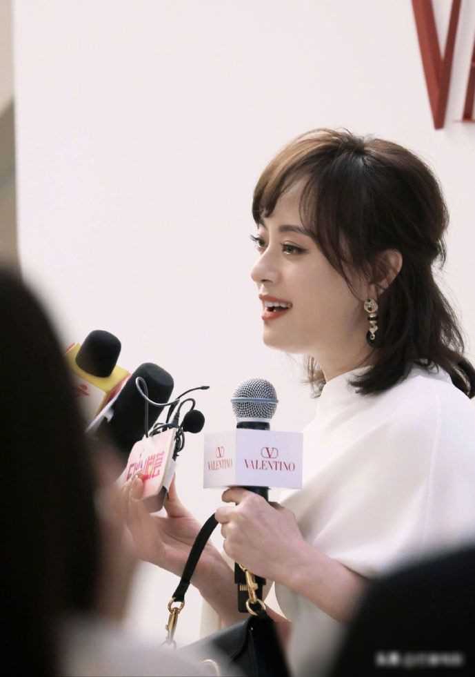 一阵不见变了个人孙俪长发惊艳lisa又肿又油汪涵成龙老