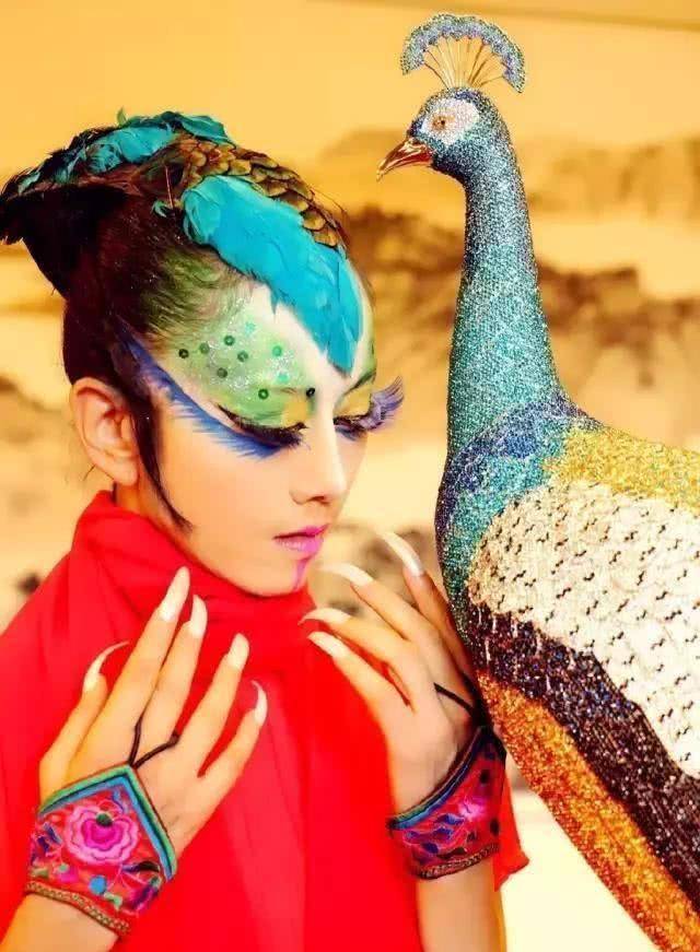 小彩旗生活堕落后被放弃新接班人貌似天仙下凡杨丽萍欣慰了