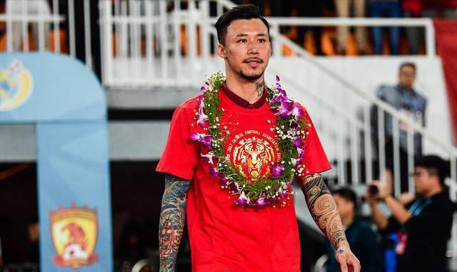 原创张琳芃的大将风范球迷喊错名字他的从容回应