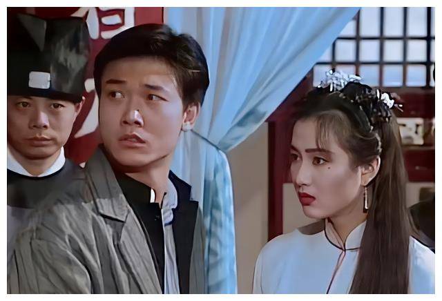 关姐饰演的就是富商之女屠天丽,她喜欢张北平,奈何张北平开始喜欢