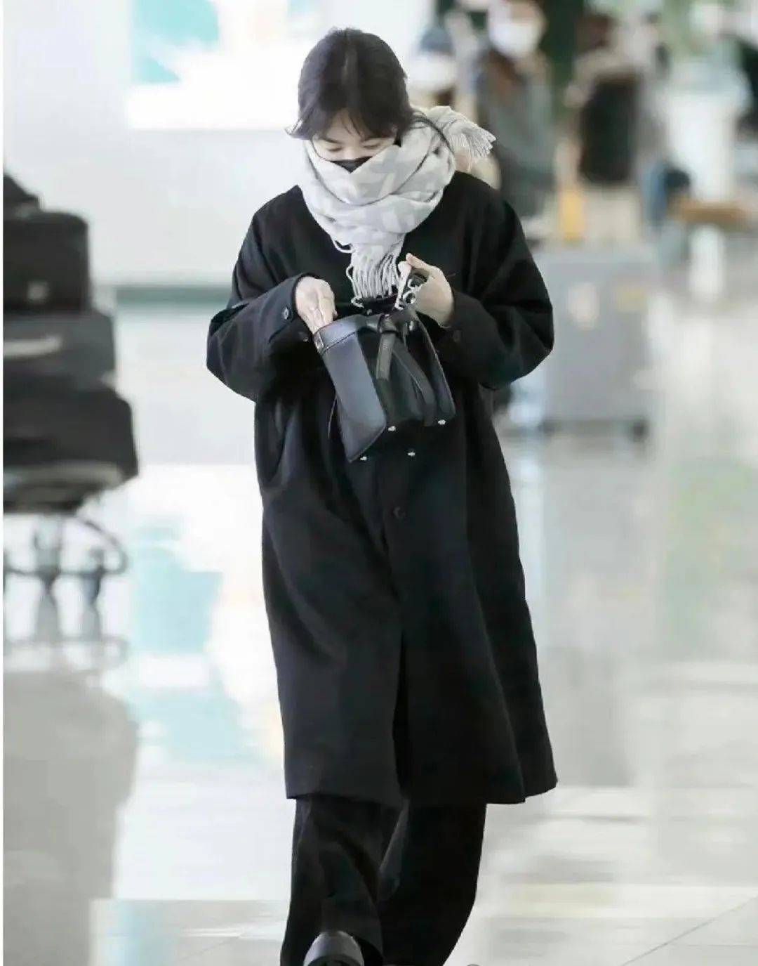 搭技巧(一)观众和时尚爱好者们对宋慧乔这种新穿搭方式的反应极为热烈