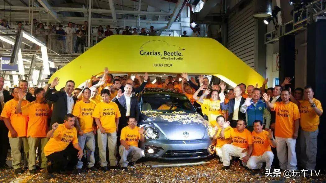 随着最后一辆甲壳虫在墨西哥的生产线上下线,这款面包车,今年70岁了_