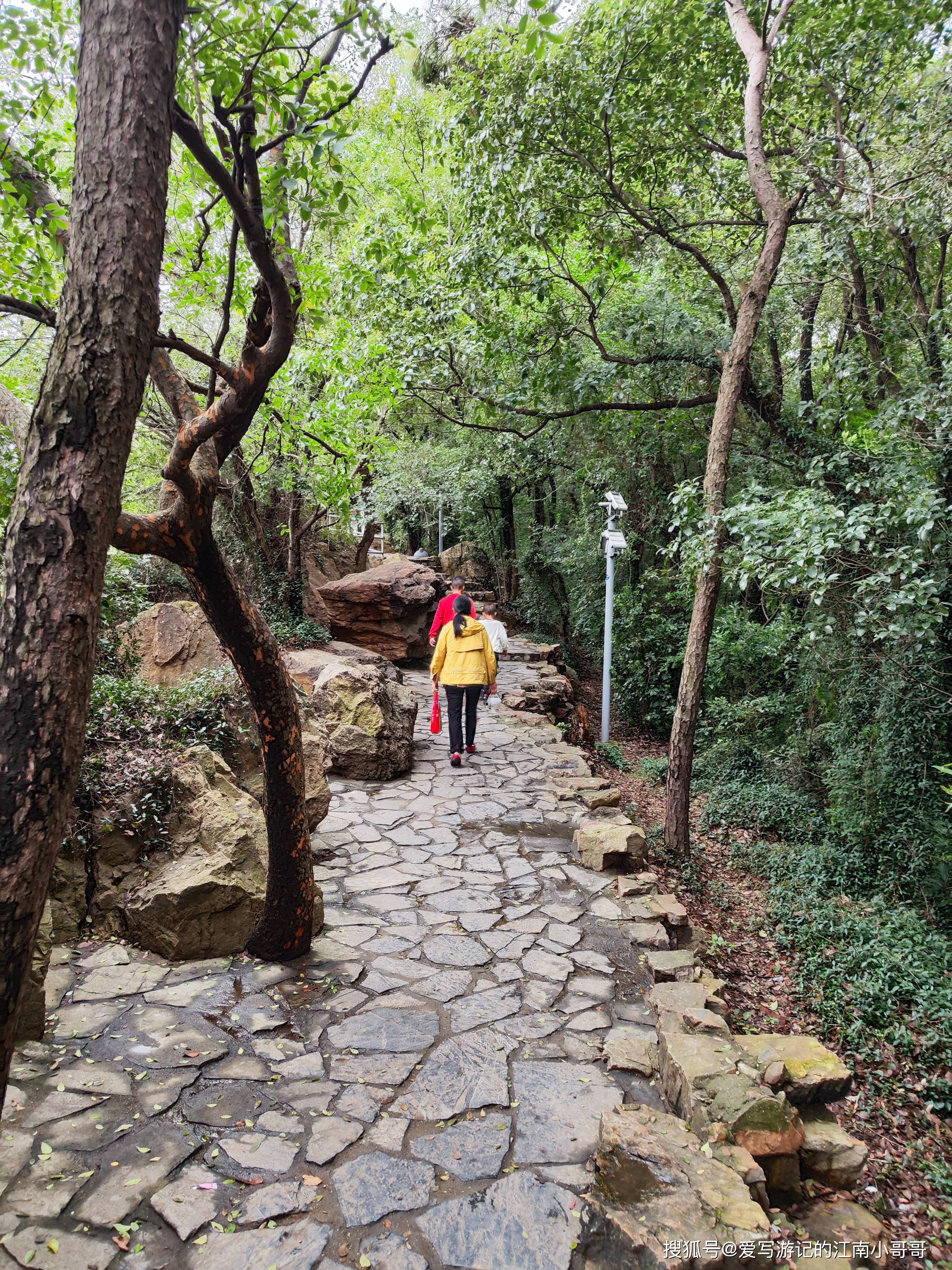 走完鹅鼻嘴诗词碑廊和鹅山炮台怀揣意犹未尽的感觉离场