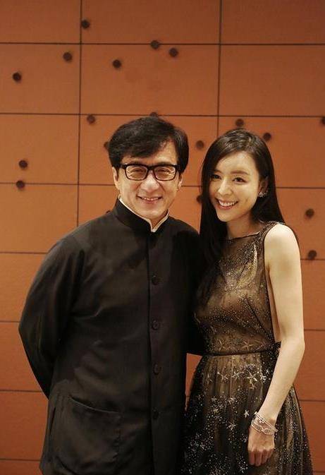 太太团最怕的"狐媚子",既不妖艳也不惊艳,谁都想保护她_张静初_顾长卫