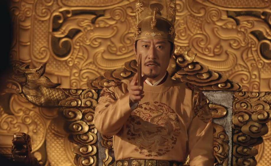 王掌握证据并准备呈给自己时,派手下刺杀,重创庆王胸口,老皇帝仍敷衍