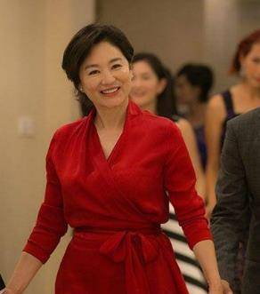 的张敏洁身自好,天真单纯,和自己的经纪人爱情长跑多年,也如愿结婚了