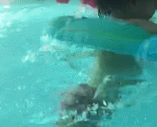 爸爸_女儿_游泳