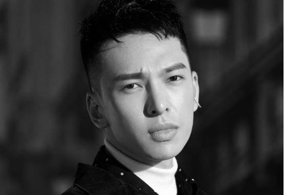 原创蒋雪鸣因痞帅获追捧又因精湛演技让人折服全面绽放演员的魅力