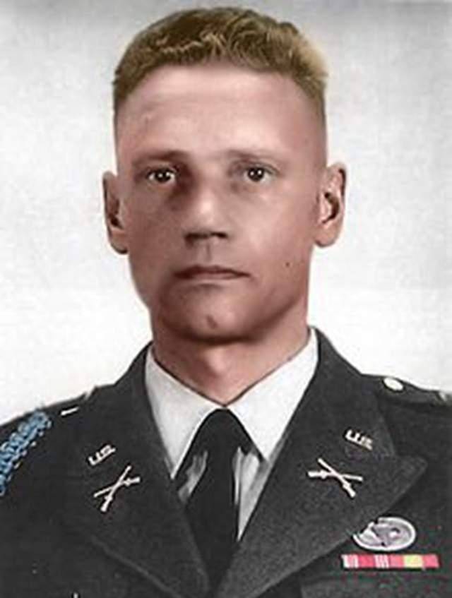 索恩进入美军后如鱼得水,他太适合军队了,被美军快速提升,在此期间他