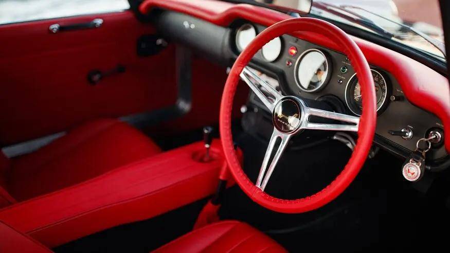 吴彦祖是怎样玩车的,看他改造的1968年本田s800 coupe,爱不爱?