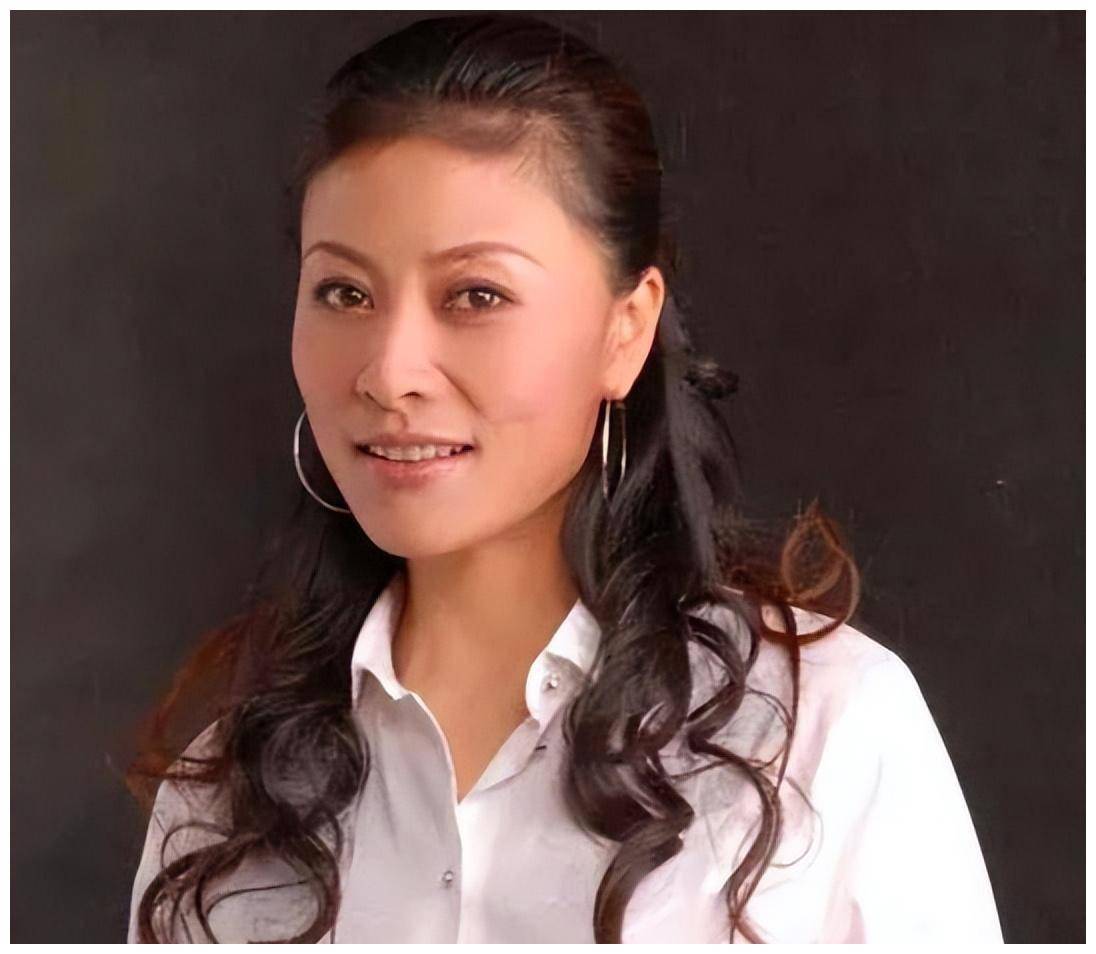 《小日子》传奇演员:24岁影后,28岁离婚,40岁患癌,42岁被劫持_岳红