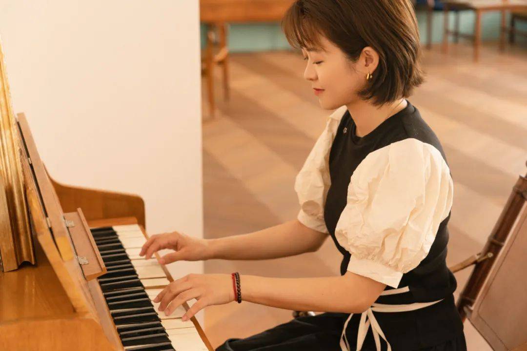 歌手专访祝贺郑艺超荣获本届这就是歌手最受欢迎歌手荣誉称号